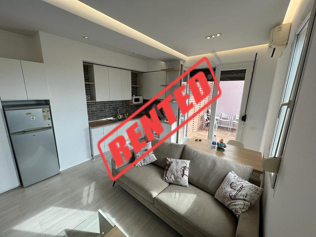 
Apartament me qira ne rrugen e Barrikadave prane qendres se Tiranes.
Ka nje siperfaqe totale 55m2